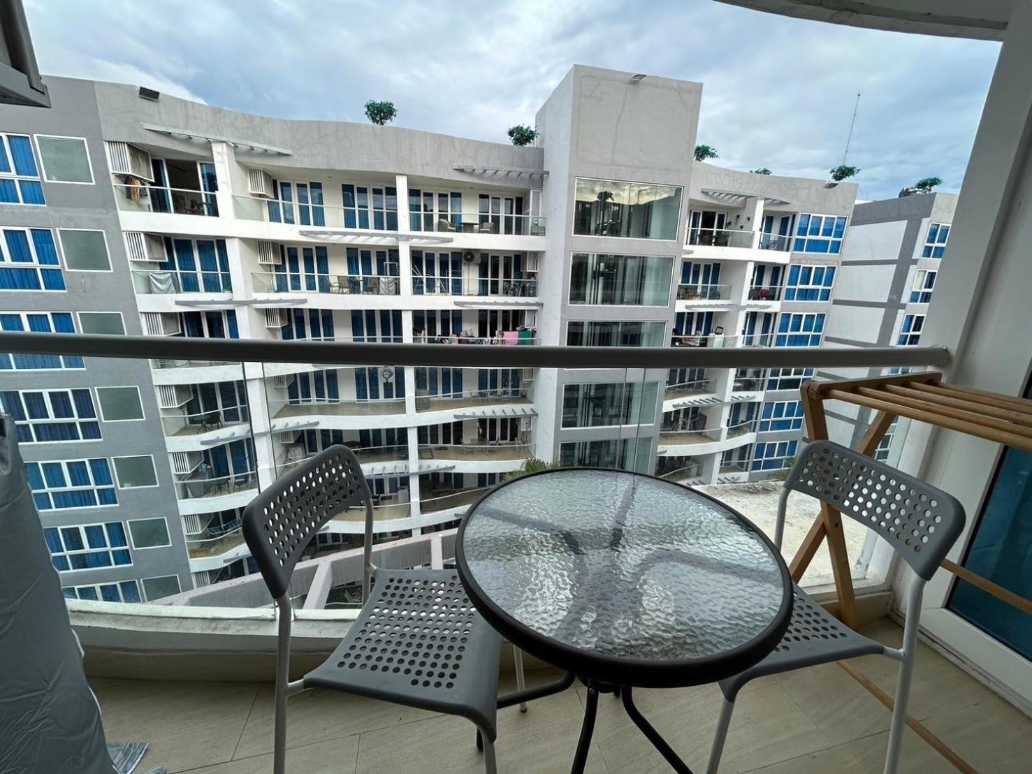 Grand Avenue Apartment