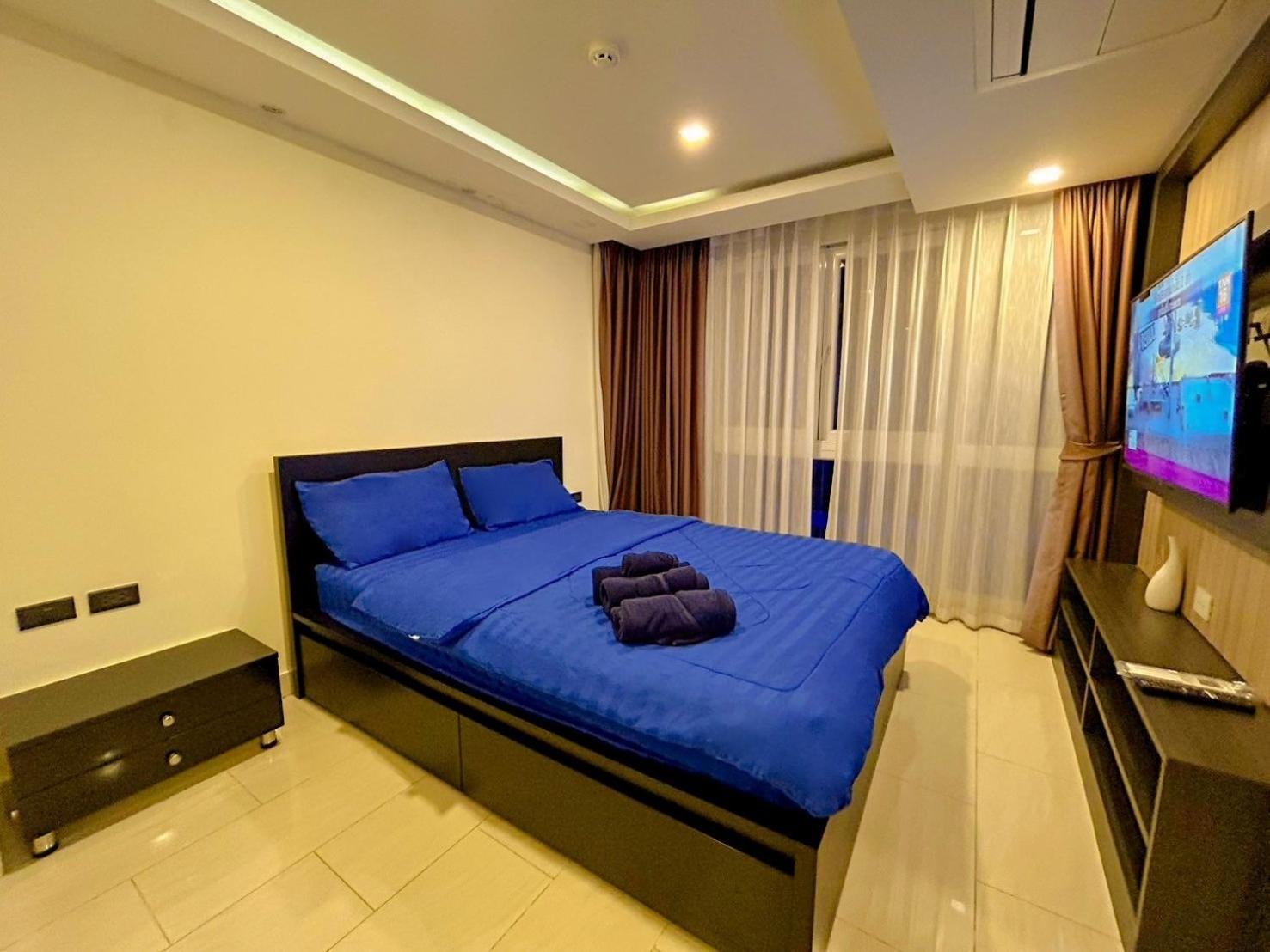Grand Avenue Apartment