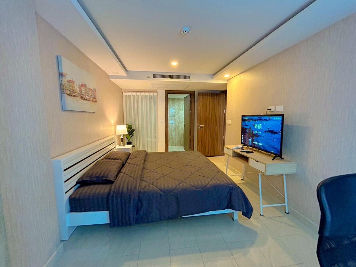 Grand Avenue Apartment *