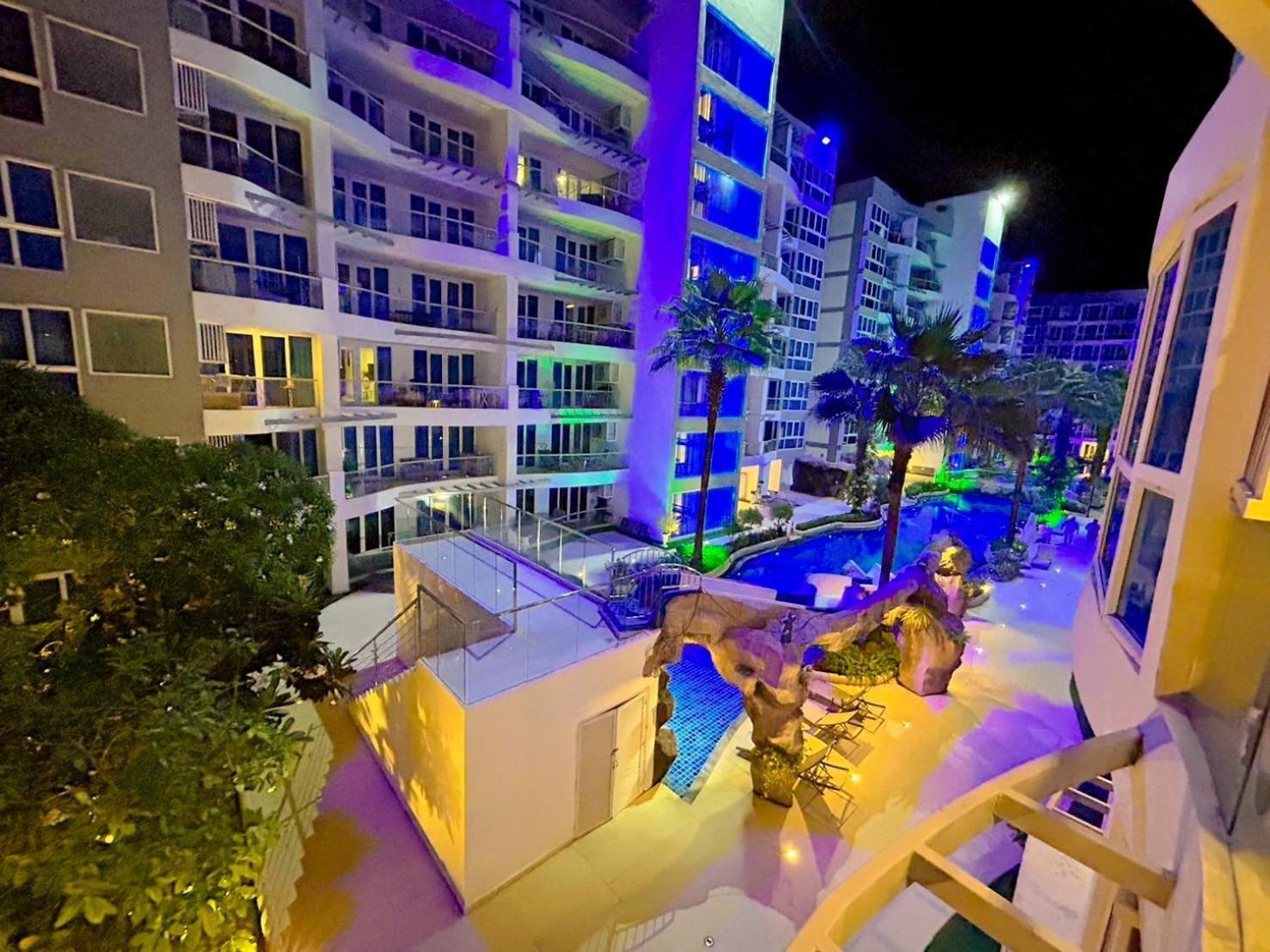 Grand Avenue Apartment